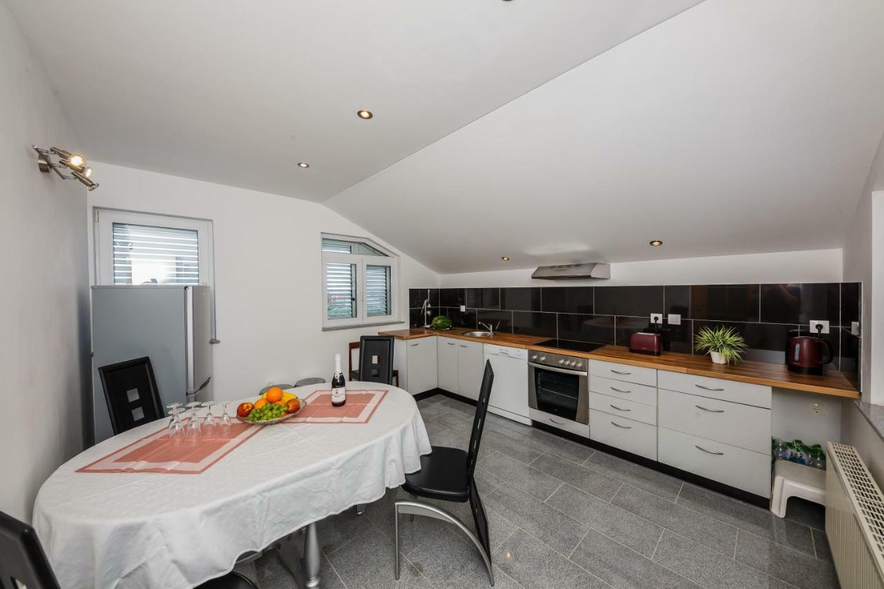 Apartman Lucija Kaštela Eksteriør billede