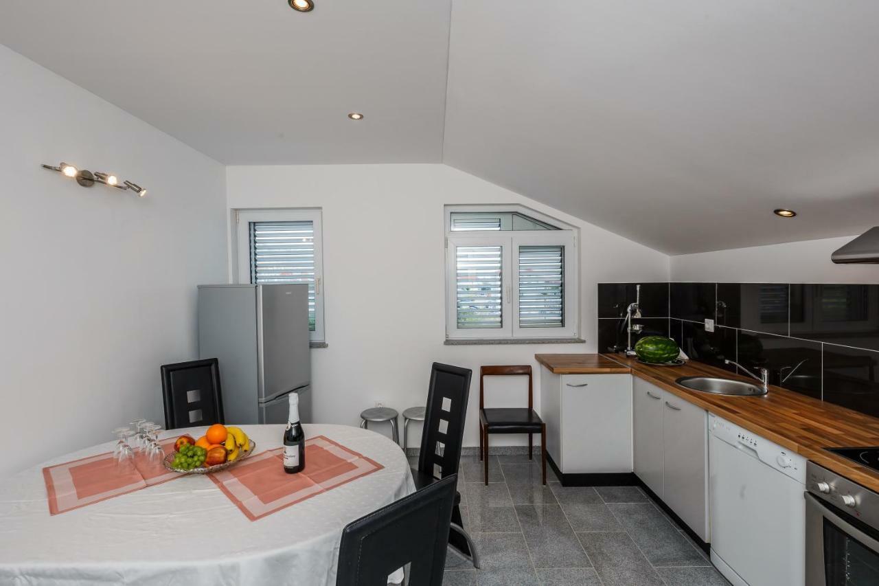 Apartman Lucija Kaštela Eksteriør billede