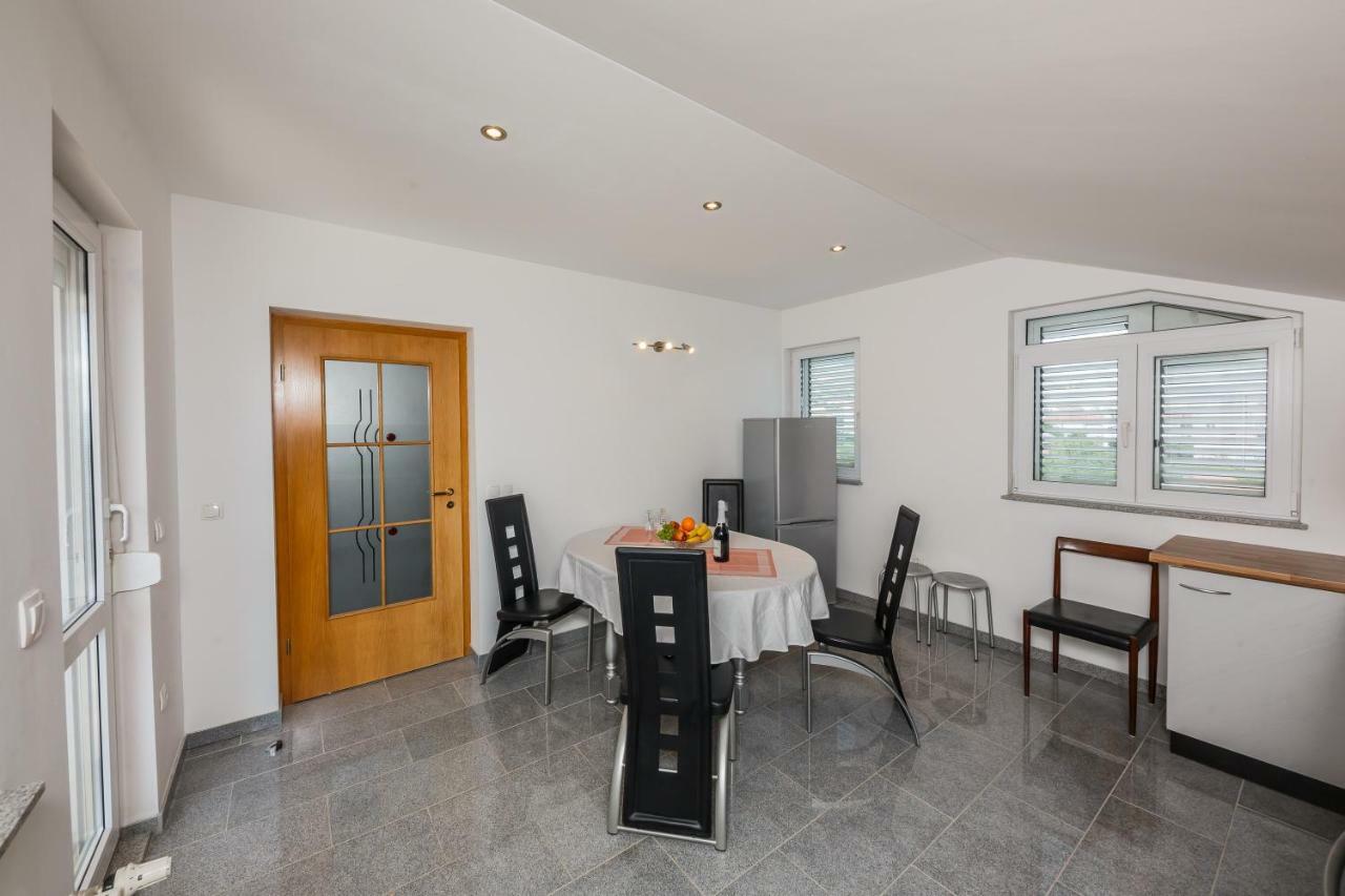 Apartman Lucija Kaštela Eksteriør billede