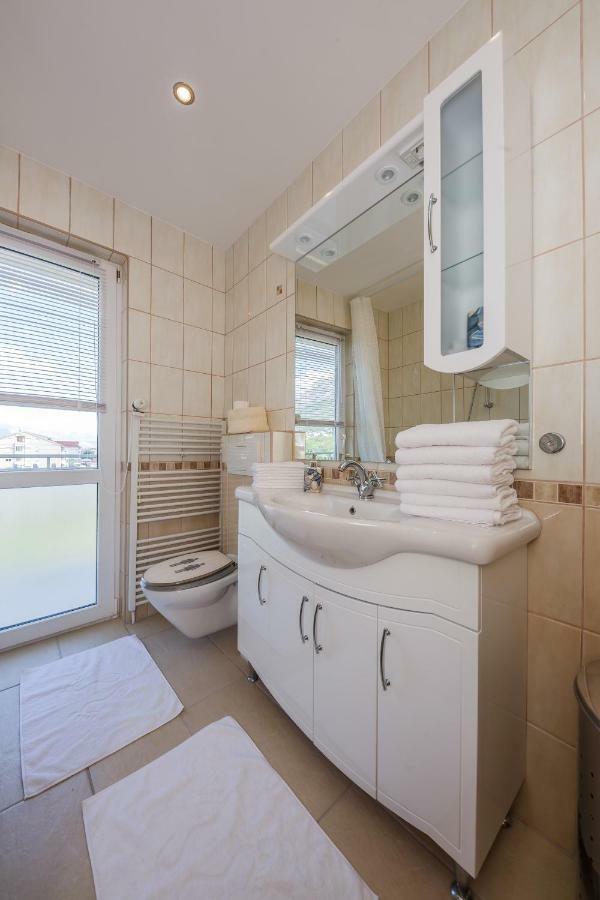 Apartman Lucija Kaštela Eksteriør billede