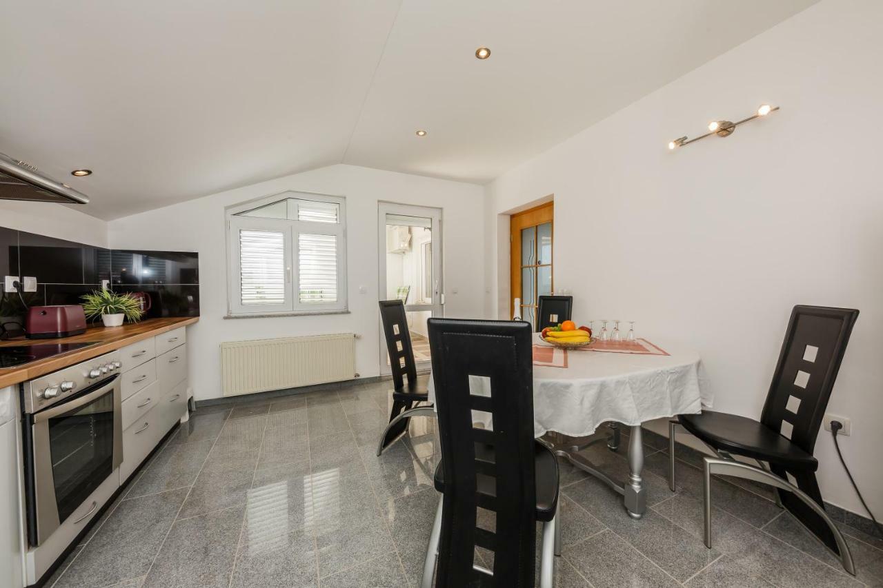 Apartman Lucija Kaštela Eksteriør billede