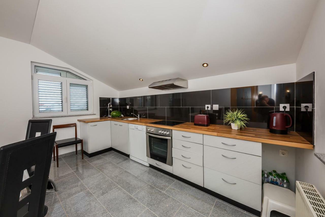 Apartman Lucija Kaštela Eksteriør billede