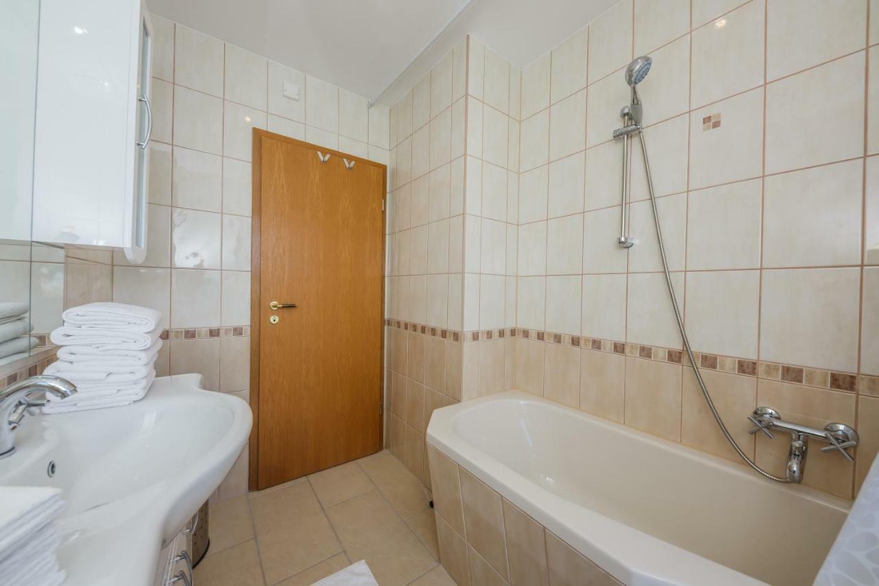 Apartman Lucija Kaštela Eksteriør billede